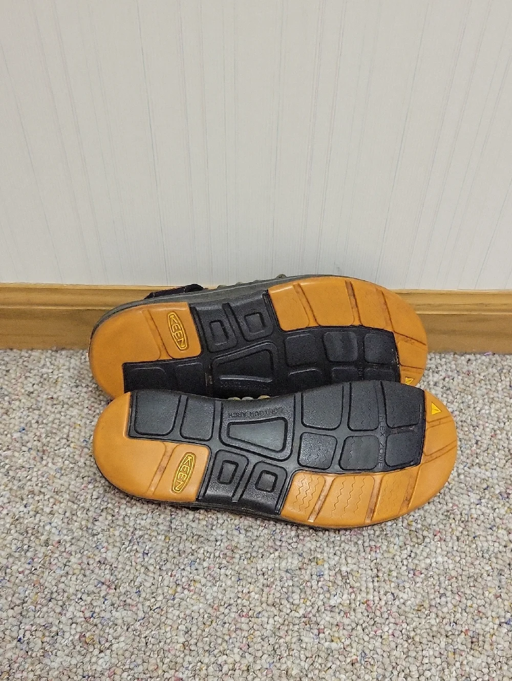 KEEN Men's UNEEK Sandal — Olive Green Camo/Black Sz 9 Summer Beach